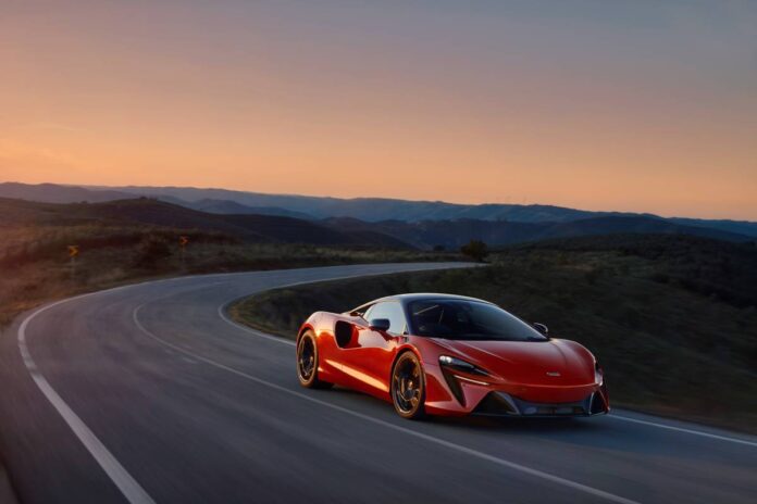 13125-All-newMcLarenArturaHigh-PerformanceHybridpowertrain-ArturaFront